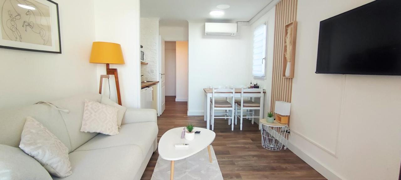 Chez Adriana Studio Vue Mer Avec Piscine Гримо Екстериор снимка